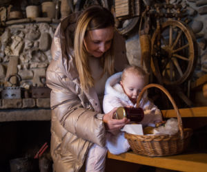 Joanna Kurska z córeczką w górach