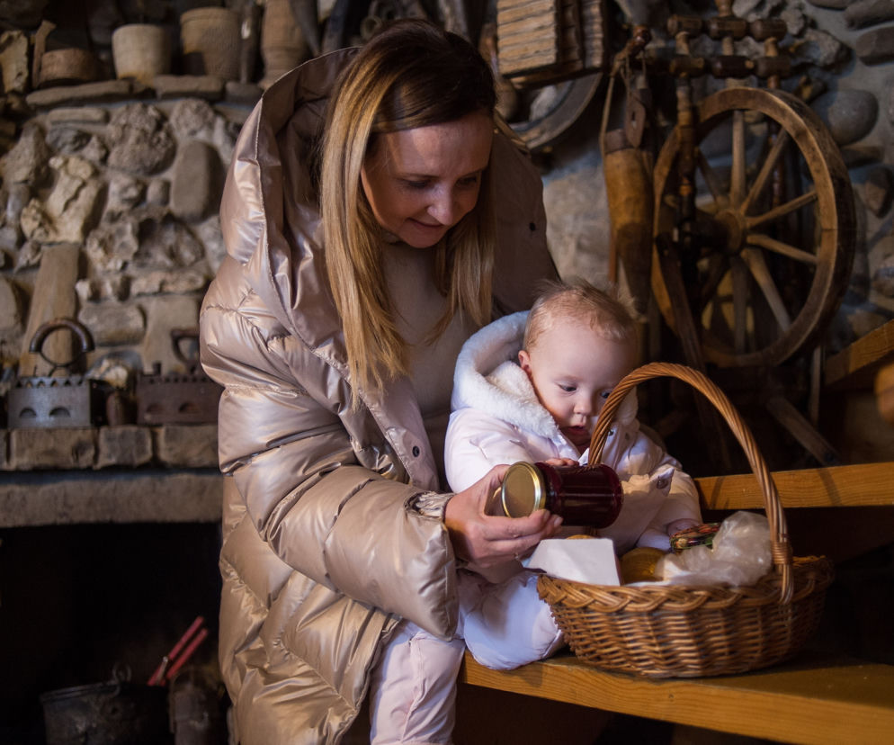 Joanna Kurska z córeczką w górach