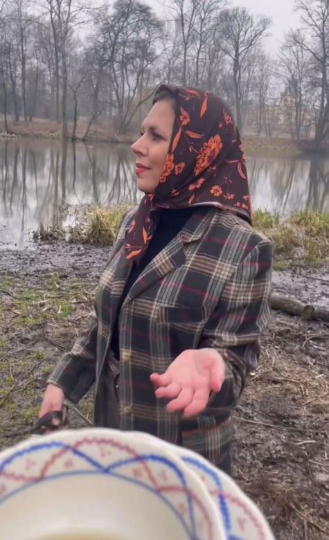 Ola Kwaśniewska jak Elżbieta II