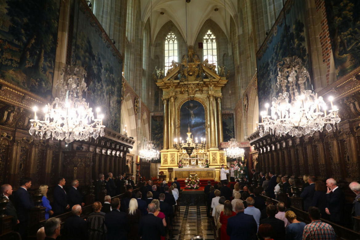 Na Wawelu msza w 73. rocznicę urodzin Lecha Kaczyńskiego