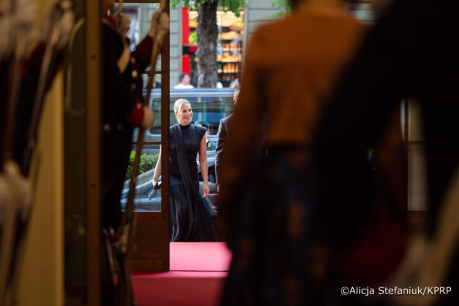 Marta Nawrocka pojawiła się w klasycznej czerni