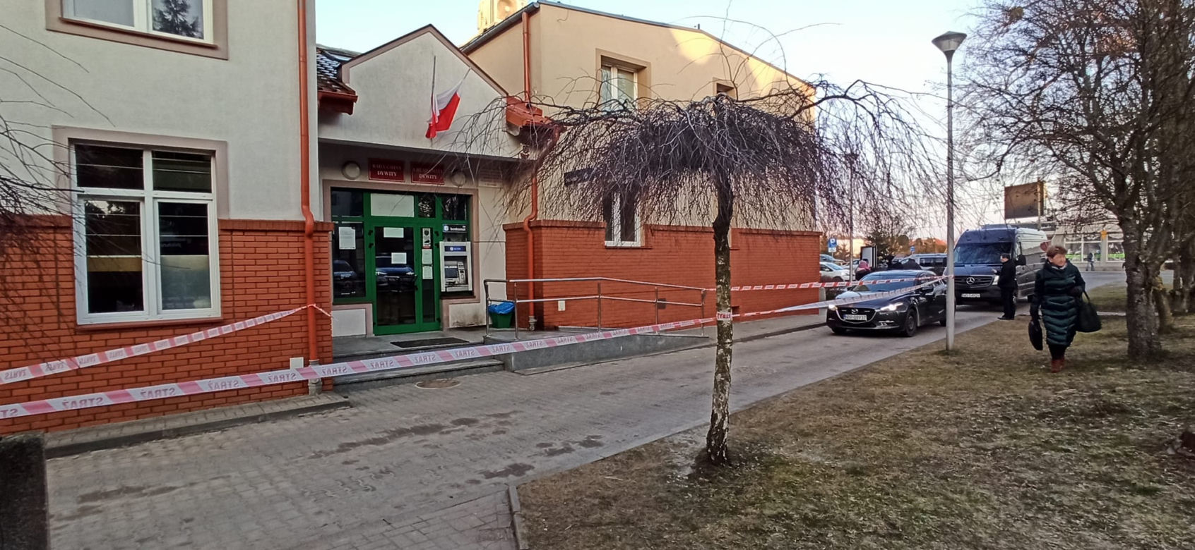 Próbowali wysadzić bankomat w Dywitach. Zatrzymano ich na gorącym uczynku w... kradzionym aucie [FOTO]
