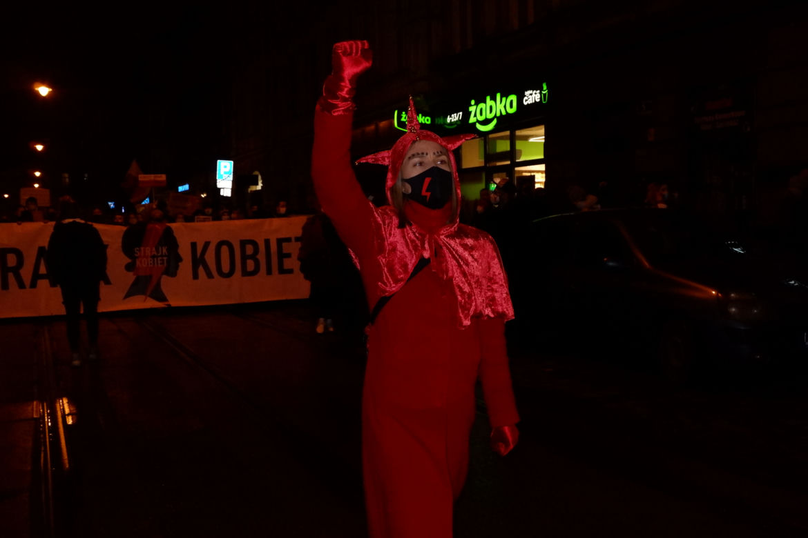 Tysiące osób protestowało w Krakowie po publikacji uzasadnienia wyroku w sprawie aborcji