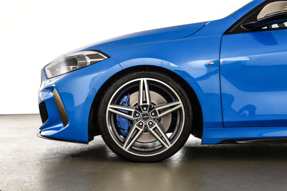 BMW M135i z dodatkami AC Schnitzer 