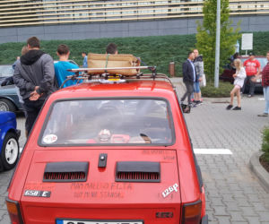 Bydgoskie Klasyki Nocą po raz kolejny oczarowały miłośników zabytkowych aut! [ZDJĘCIA]