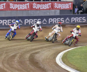 PRES Grupa Dewloperska Toruń - Abramczyk Polonia Bydgoszcz, zdjęcia kibiców i zawodników z pożegnania Adriana Miedzińskiego