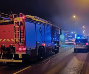 Wypadek w Iławie. 22-letni kierowca ROZBIŁ MERCEDESA. O mały włos nie zginął [ZDJĘCIA]