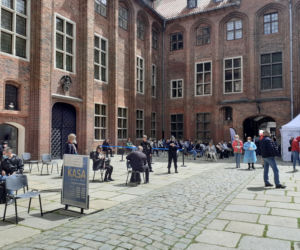 Szczepienia Citomedu na dziedzińcu muzeum