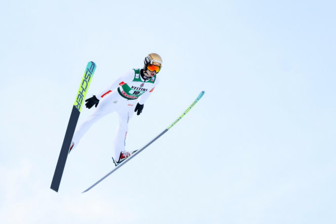 Kacper Tomasiak zaliczył dramatycznie wyglądający upadek w Vikersund