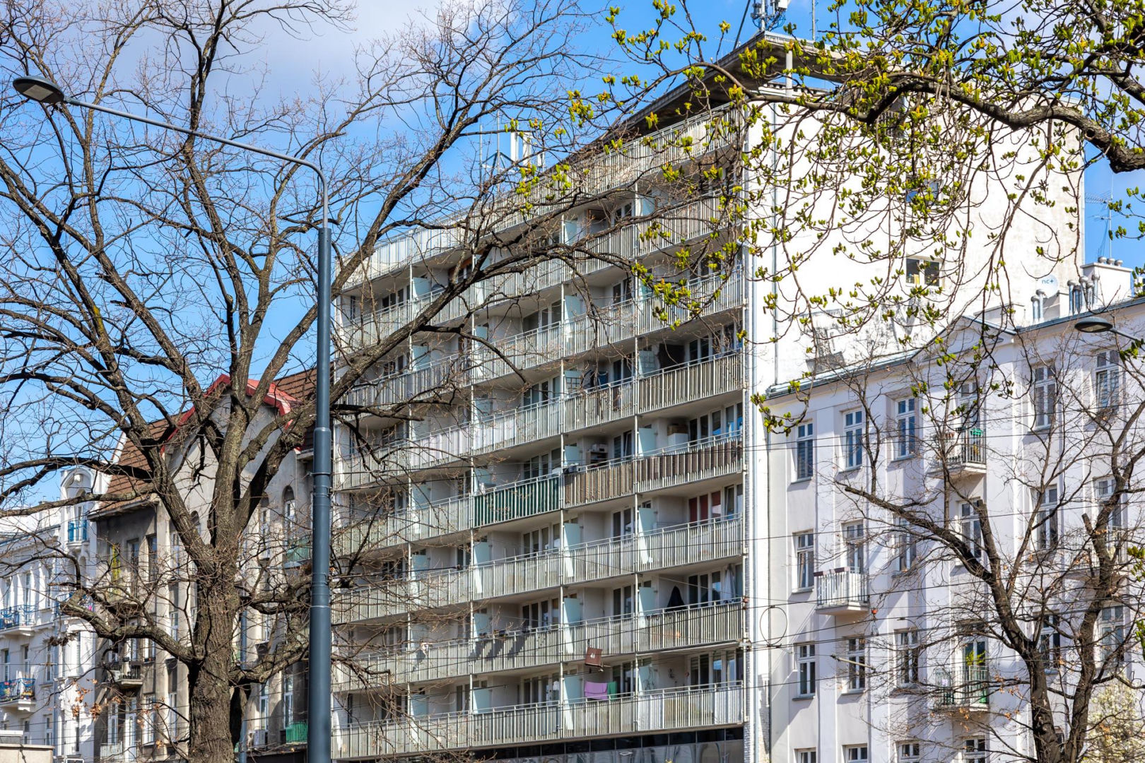 Blok przy Targowej 42 w Warszawie