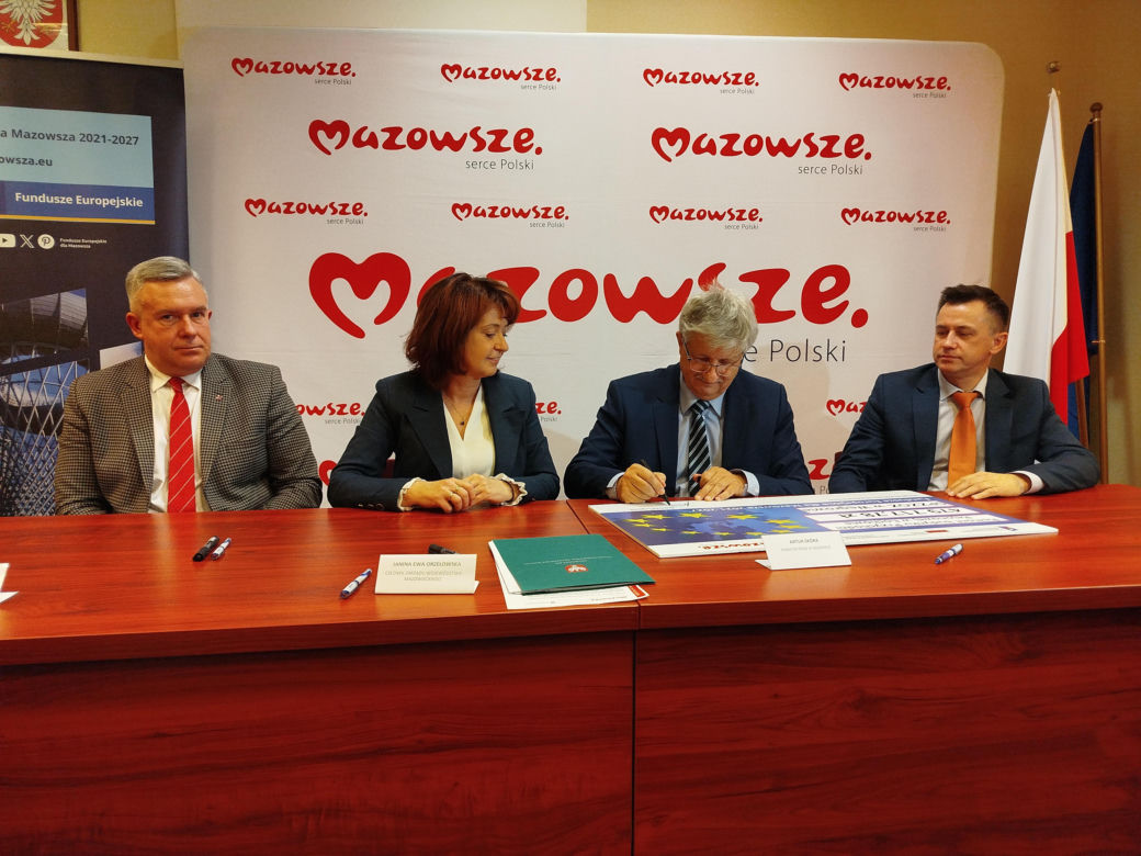 Podpisanie umowy na dotację unijną dla SPZOZ w Węgrowie na remont przychodni w Łochowie