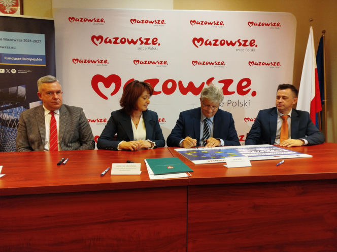 Podpisanie umowy na dotację unijną dla SPZOZ w Węgrowie na remont przychodni w Łochowie