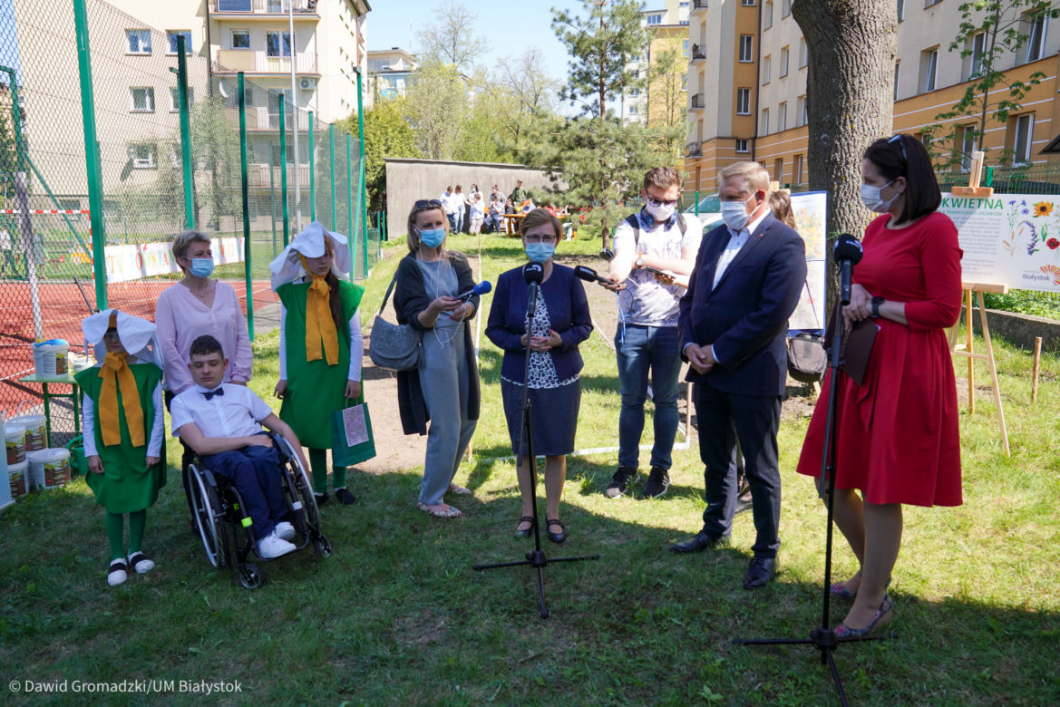 Białystok. Łąki kwietnie przy szkołach i przedszkolach. Miasto rusza z nowym programem