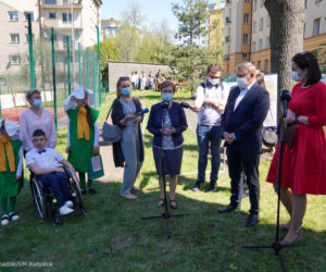 Białystok. Łąki kwietnie przy szkołach i przedszkolach. Miasto rusza z nowym programem