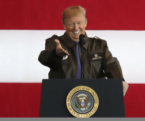 Trump pojechał postraszyć Kima
