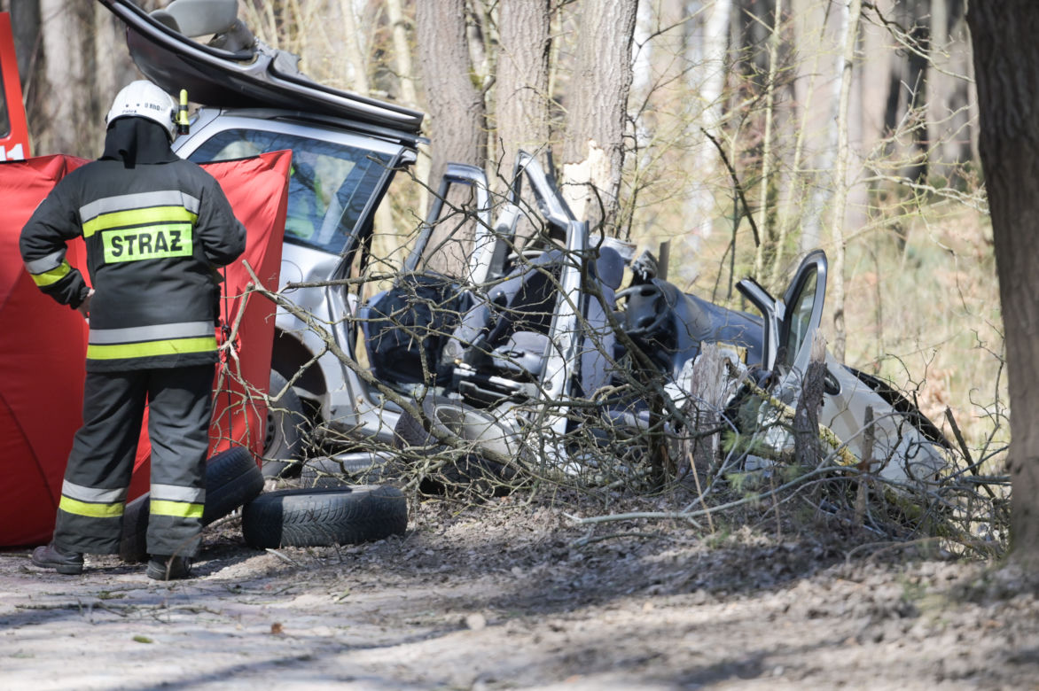 Koszmarny wypadek w Rulewie. Kierowca zginął w Poniedziałek Wielkanocny