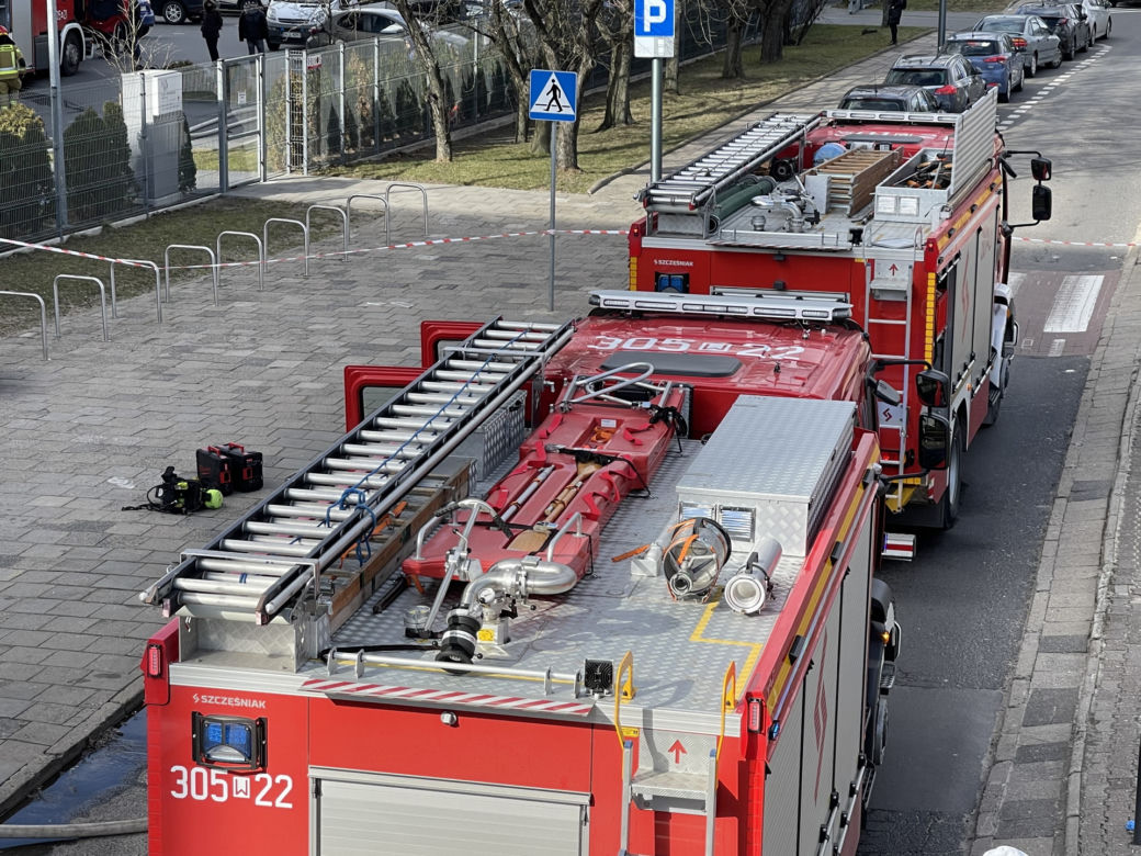 Pożar na Jagiellońskiej. Zapalił się budynek mazowieckiej skarbówki