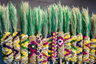 Wielkanocna palma ręcznie robiona. Jak ją zrobić z bukszpanu i bibuły? Instrukcja