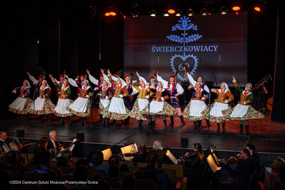Koncert wielkanocny Zespołu Pieśni i Tańca Świerczkowiacy w Centrum Sztuki Mościce