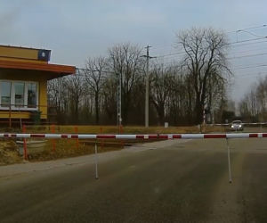SKANDALICZNE zachowanie rowerzysty! To mogło skończyć się tragedią