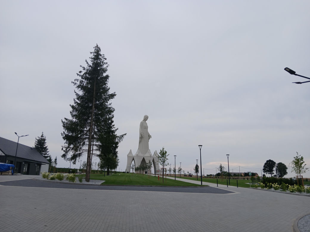 Gigantyczna figura prawie gotowy! 55-metrowa Maryja już przyciąga tłumy. "Robi wrażenie"