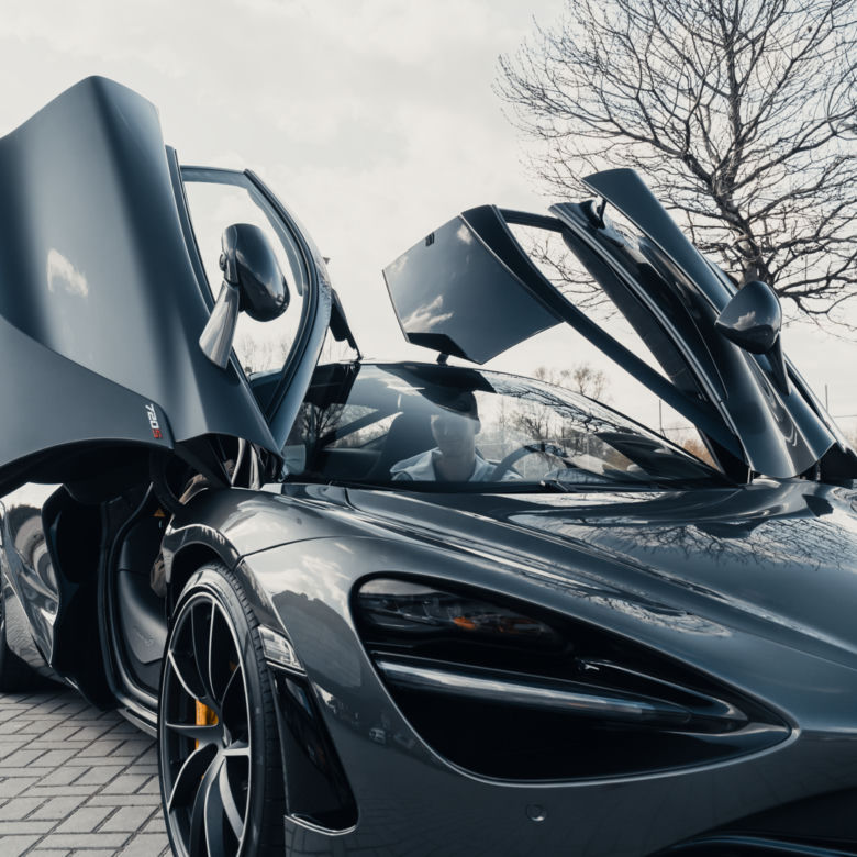 Hubert Hurkacz w McLarenie 720S Coupe