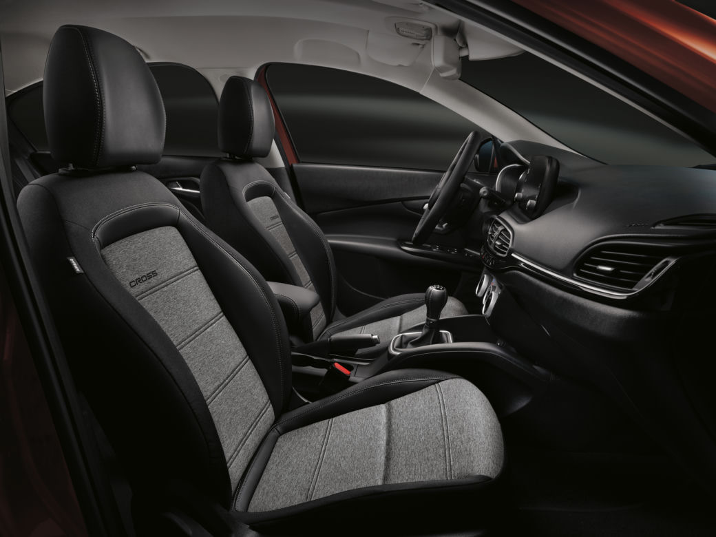 (2021) Fiat Tipo Cross