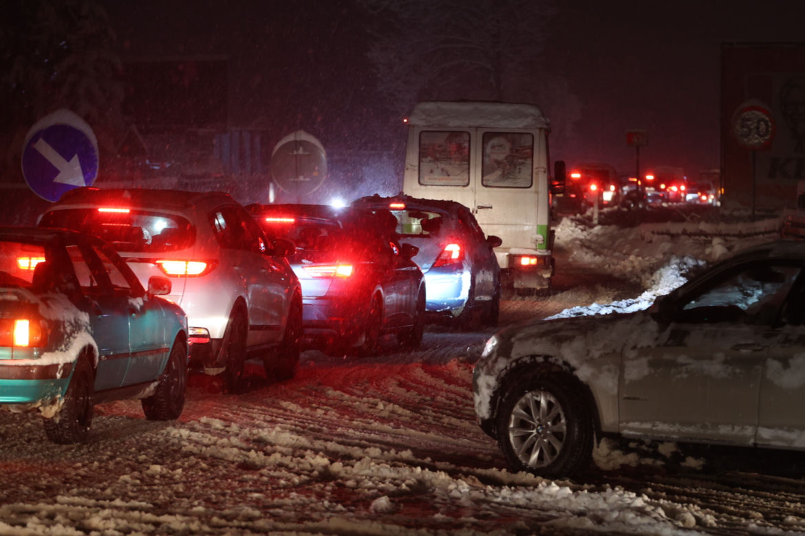 Zimowy paraliż w Małopolsce. Zablokowana Zakopianka. A będzie jeszcze gorzej [ZDJĘCIA]