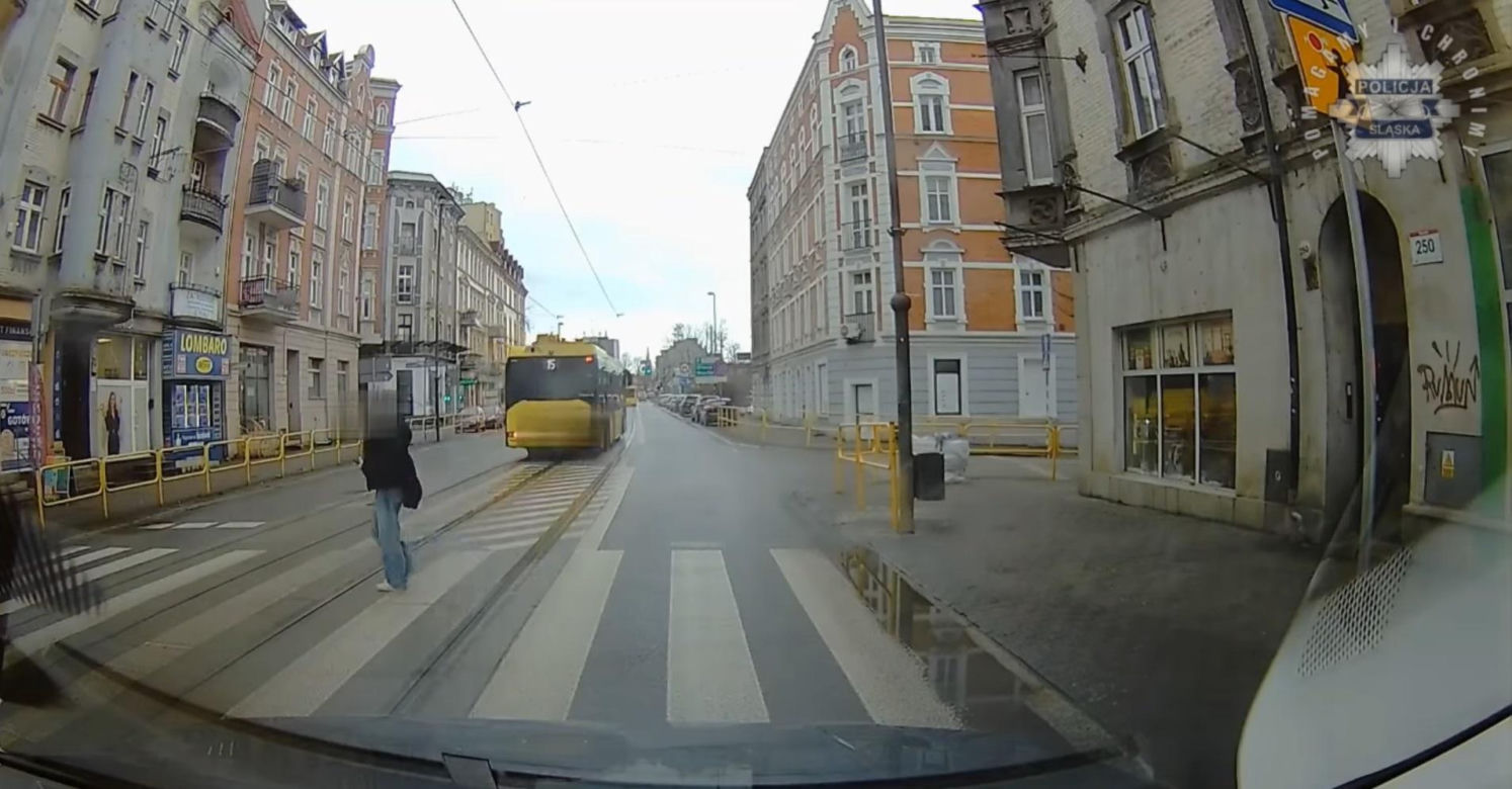 Niebezpieczny manewr kierowcy autobusu miejskiego w Zabrzu