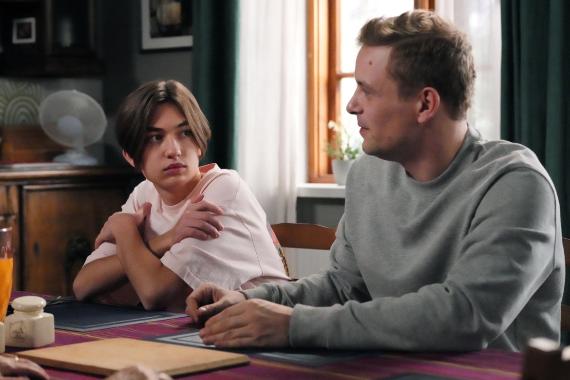 Barwy szczęścia, odcinek 3340. Emil (Artem Malaszczuk), Hubert (Marek Molak)