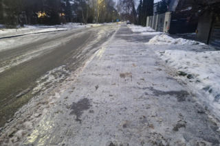 Szklanka na chodnikach w Toruniu. Sytuacja wymaga poprawy