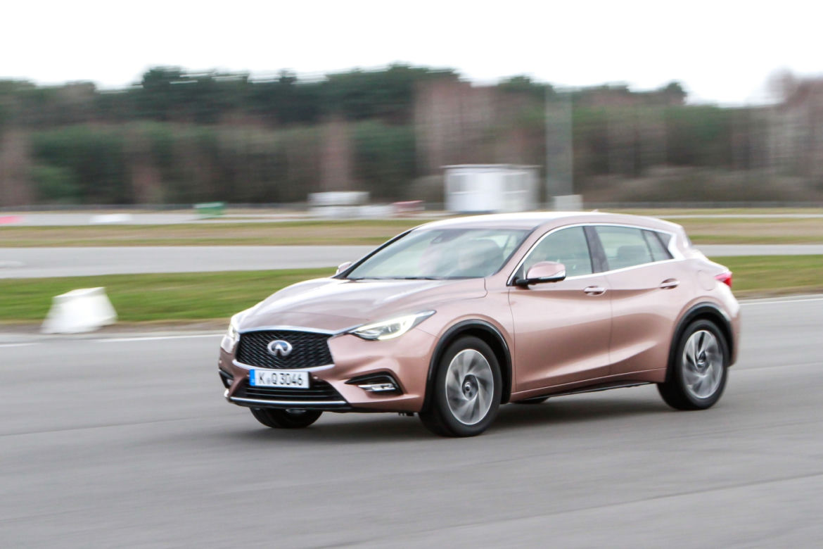 Infiniti Q30 na Torze Jastrząb 