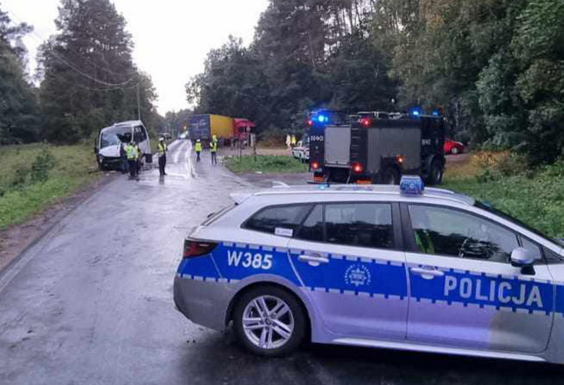 Wypadek busu z dziećmi. Pomogli żołnierze