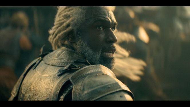 Steve Toussaint jako lord Corlys Velaryon podczas bitwy w Gardzieli