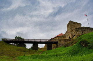 To miasto w Małopolsce ma jeden z najpiękniejszych zamków. Jan Długosz pisał w nim swoje kroniki