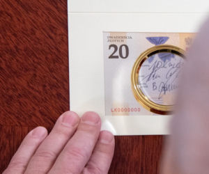 Uroczyste podpisanie banknotu kolekcjonerskiego „Lech Kaczyński. Warto być Polakiem