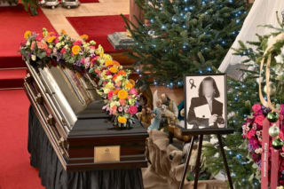 Kolorowe kwiaty okryły trumnę Anity. Wzruszające słowa księdza. Każdy z nas chciałby mieć taki pogrzeb