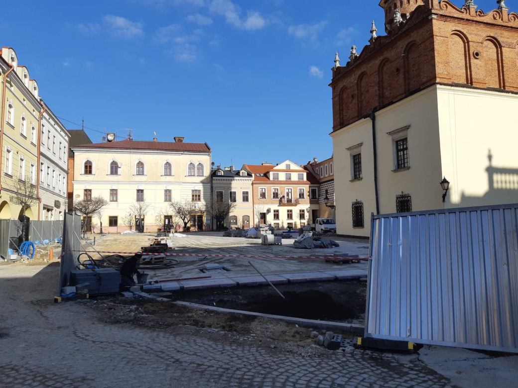 Pracom drogowców sprzyja pogoda