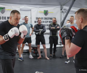 Prezydent Nawrocki pojechał na granicę w Wigilię. Są zdjęcia z treningu boksu z żołnierzami [GALERIA]