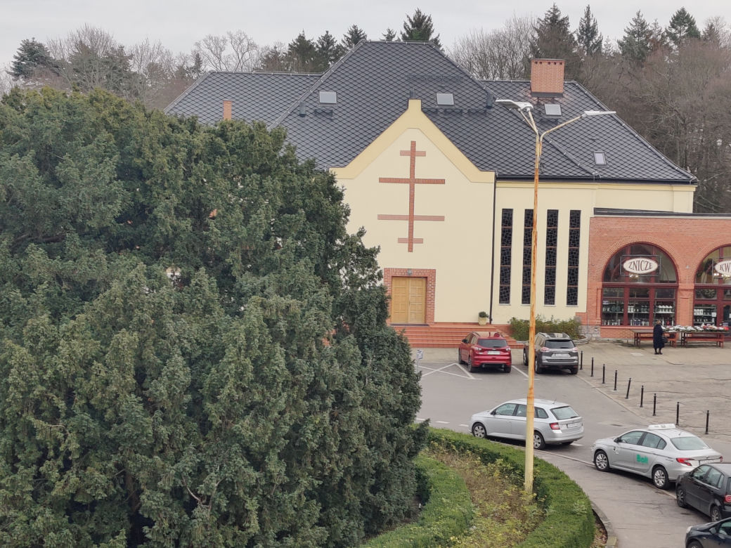 Brama główna Cmentarza Centralnego w Szczecinie odzyskała dawny blask
