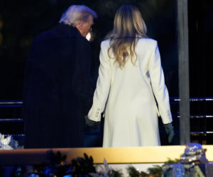 Melania Trump zapaliła choinkę przed Białym Domem! Podoba Ci się?