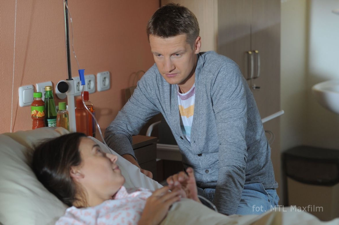 M jak miłość odc. 1038. Magda (Anna Mucha), Paweł (Rafał Mroczek)