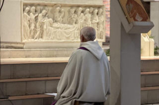 Spędzili 42 godziny na modlitwie w Warszawie. Powód może szokować