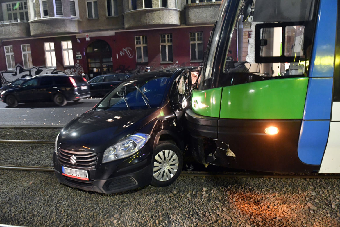 Szczecin: Zderzenie auta z tramwajem