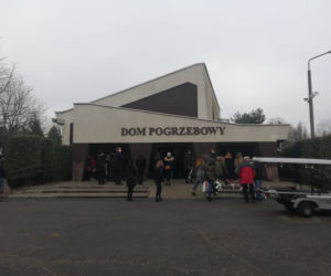 20-letnia Marta z Pabianic zginęła od ciosów nożem. Zostawiła maleńką córeczkę. Dziś pożegnało ją całe miasto