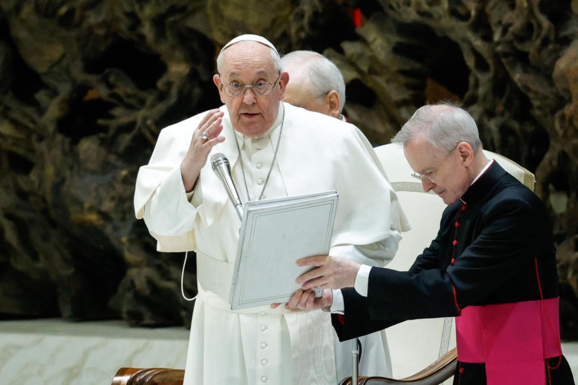 Papież Franciszek w szpitalu. Miał poważne problemy z głosem podczas audiencji