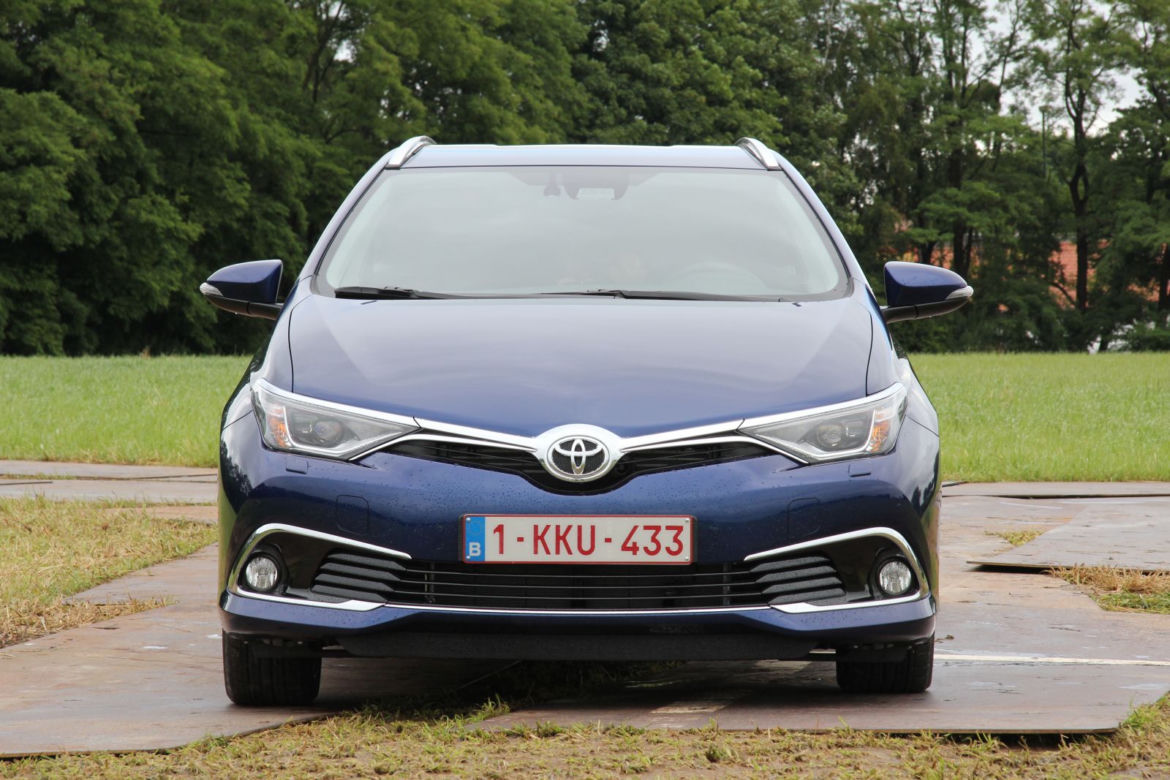 Toyota Auris Touring Sports lifting