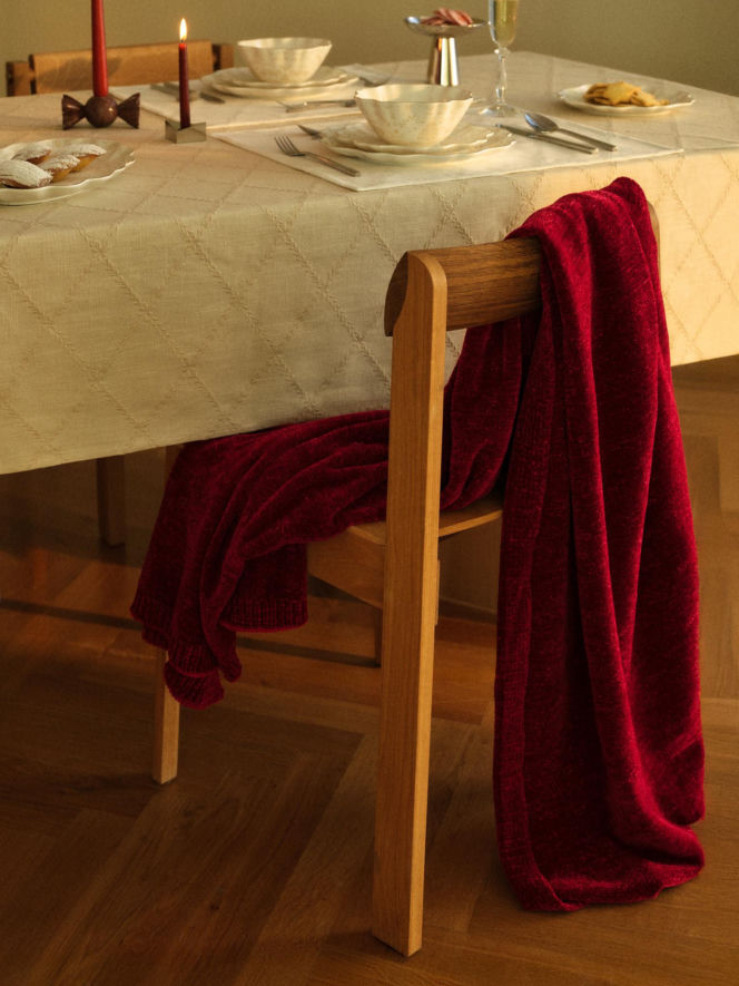 Te dekoracje w kolorze bordo są tak piękne, że trudno oderwać wzrok!