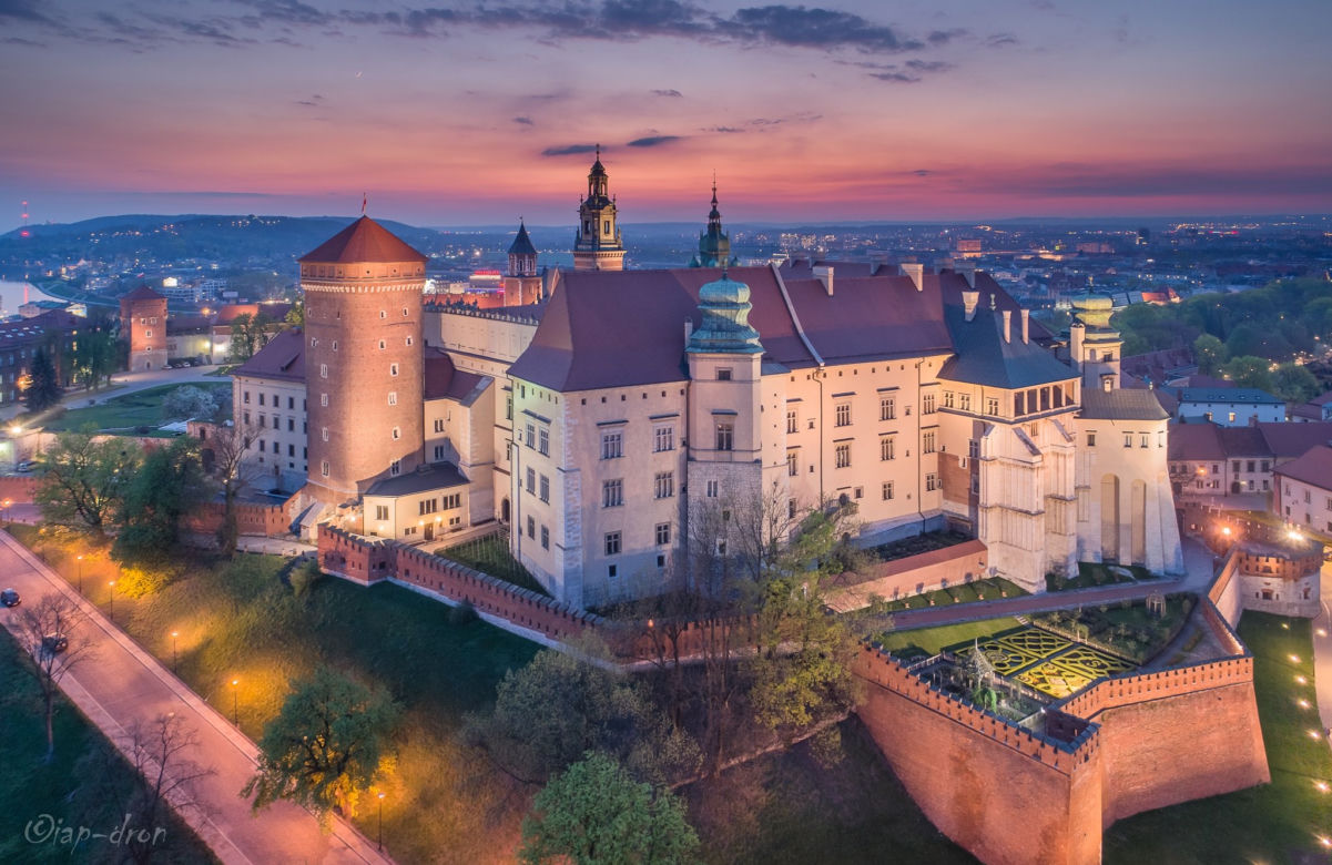 Kraków niczym Las Vegas. Takich zdjęć nocnego miasta jeszcze nie widziałeś