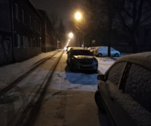 Atak zimy w Polsce. Śnieg na drogach w Zabrzu